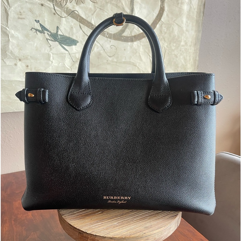 Authentic Burberry House Check Derby Leather Medium Banner Tote in Black.